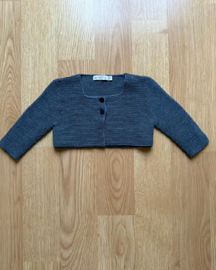 Chaqueta corta punto azulón de la marca Paloma de la O Chaqueta corta punto azulón de la marca Paloma de la O